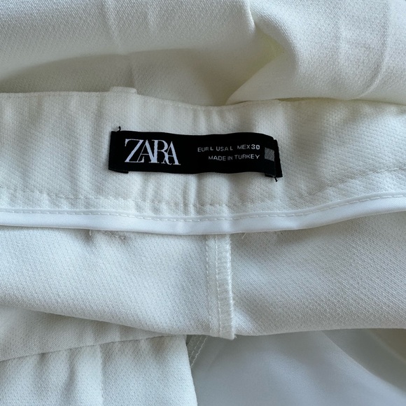Zara Pleated Shorts - Picture 4 of 5